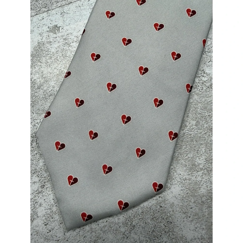 Vineyard Vines 100% Silk Tie Mens One Size‎ Gray Geometric Heart Pointed Necktie